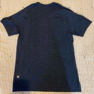 Men’s Lululemon short sleeve shirt size M